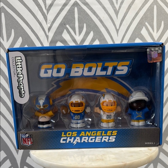 Fischer Price Little People NFL Los Angeles Chargers Collector Set - Picture 1 of 6